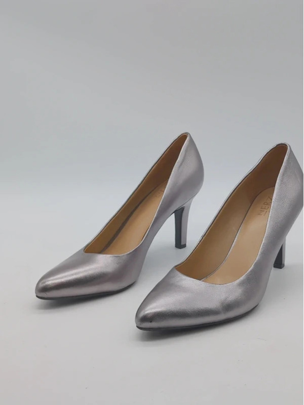 Naturalizer Evie Metallic Pewter Leather Pointed Toe Pumps Heels Size 9M